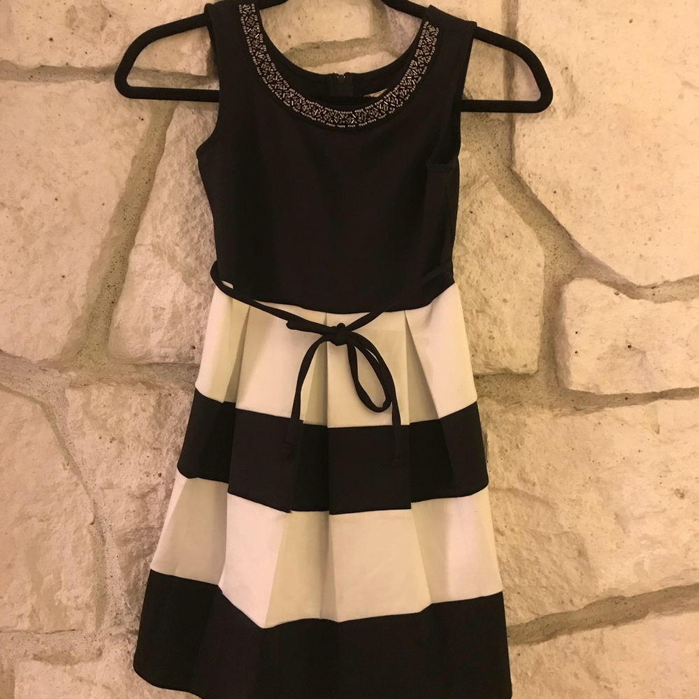 SPEECHLESS Formal like girls dress